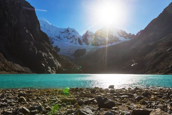 Güzel dağlarının Cordillera yükseltisidir manzaralar
