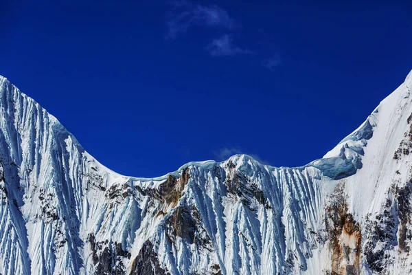 Piękne góry krajobrazy w Cordillera Huayhuash — Zdjęcie stockowe