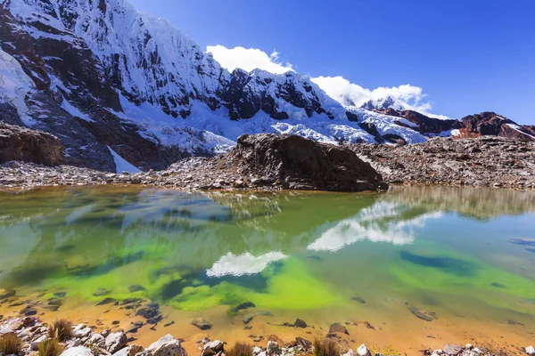 美丽的山川风景在科迪勒拉瓦 — 图库照片