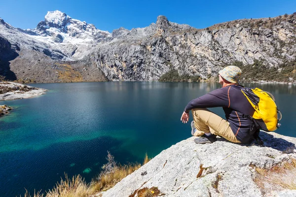 Cordillera dağlarında yürüyüş sahne