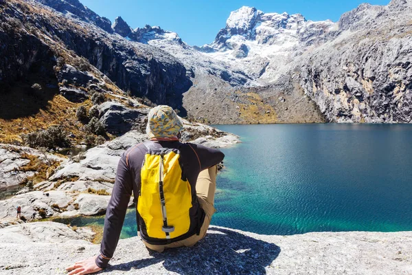 Hiking scene in Cordillera mountains — Stock Photo, Image