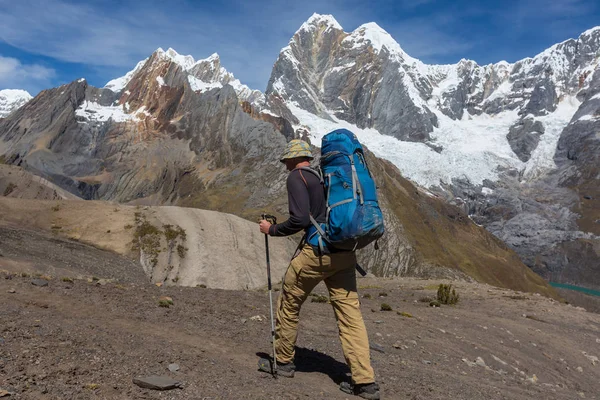 Túrázás hegyekben Cordillera jelenet — Stock Fotó