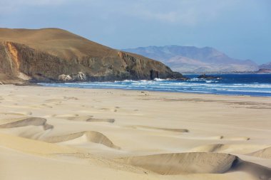 Issız kıyı şeridi manzara