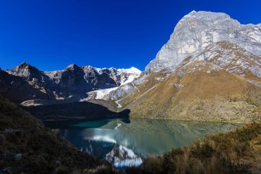 Güzel dağlarının Cordillera yükseltisidir manzaralar