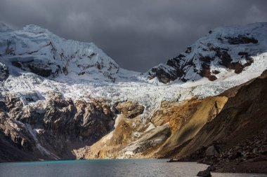 Güzel dağlarının Cordillera yükseltisidir manzaralar