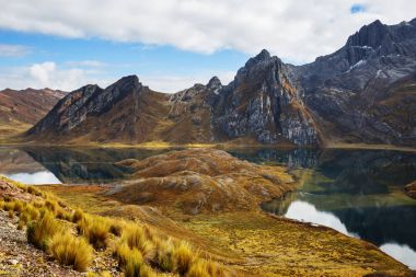 Güzel dağlarının Cordillera yükseltisidir manzaralar