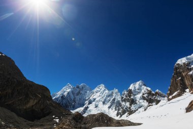 Güzel dağlarının Cordillera yükseltisidir manzaralar