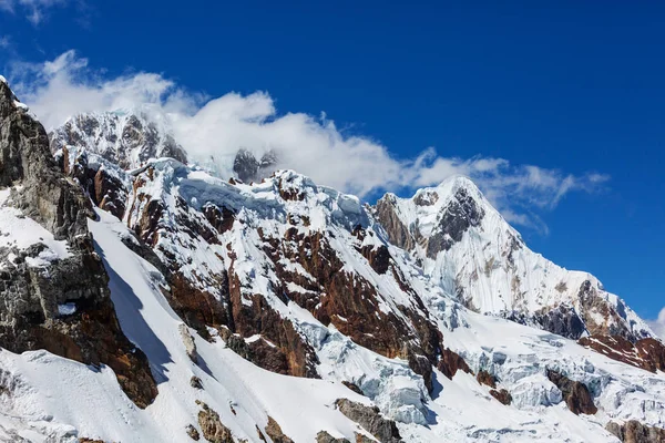 Piękne góry krajobrazy w Cordillera Huayhuash — Zdjęcie stockowe