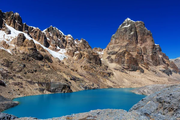 Indah pemandangan pegunungan di Cordillera Huayhuash — Stok Foto