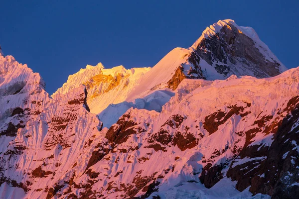 Güzel dağlarının Cordillera yükseltisidir manzaralar