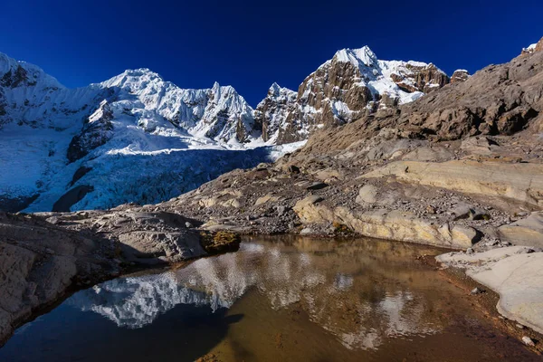 Güzel dağlarının Cordillera yükseltisidir manzaralar