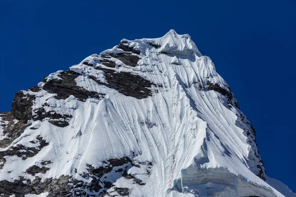 Wunderschöne berglandschaften in cordillera huayhuash — Stockfoto