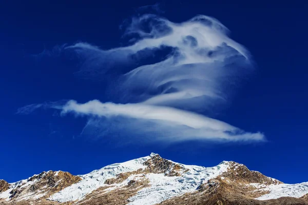 Piękne góry krajobrazy w Cordillera Huayhuash — Zdjęcie stockowe