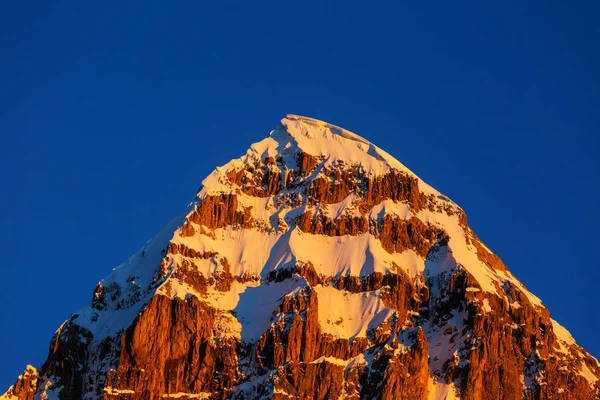 山脈 Huayhuash の美しい山の風景 — ストック写真
