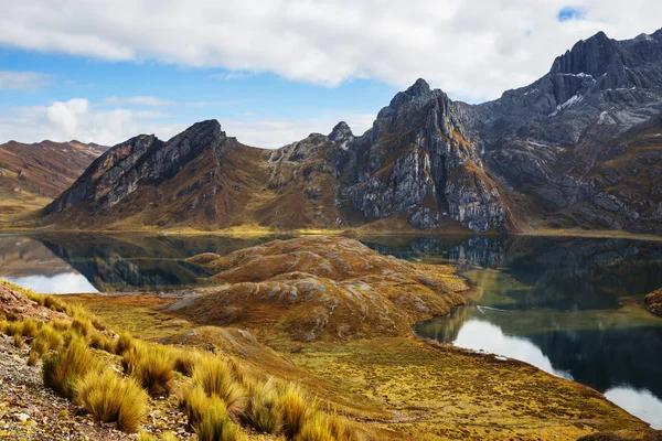 Güzel dağlarının Cordillera yükseltisidir manzaralar