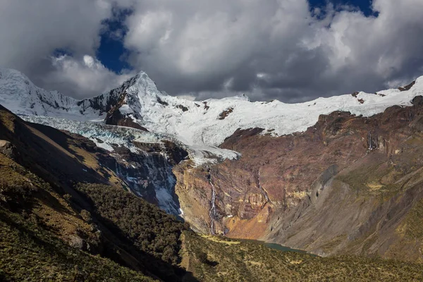 Güzel dağlarının Cordillera yükseltisidir manzaralar