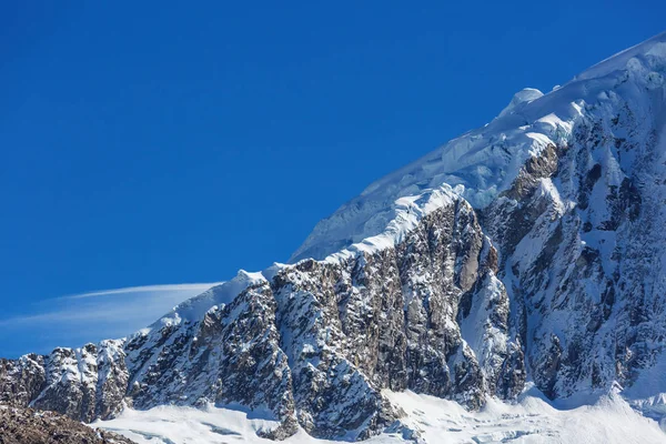 Hermosos paisajes de montañas en la Cordillera Huayhuash —  Fotos de Stock