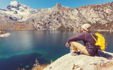 Cordillera dağlarında yürüyüş sahne