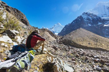 Cordillera dağlarında yürüyüş sahne