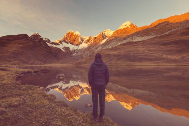 Cordillera dağlarında yürüyüş sahne