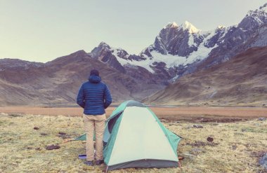 Cordillera dağlarında yürüyüş sahne