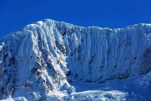 Vackra berg landskap i Cordillera Huayhuash — Stockfoto