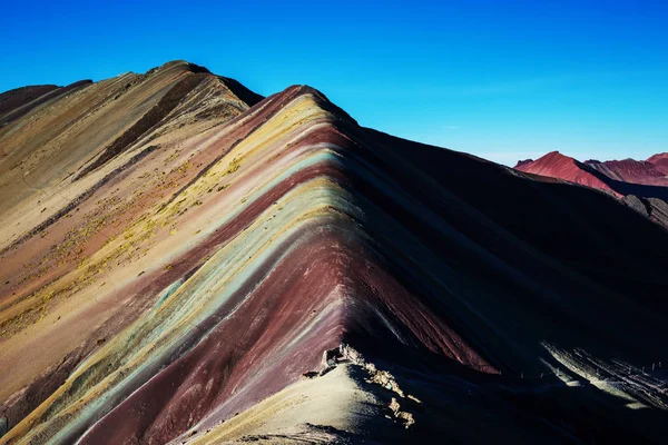 Hiking scene in Vinicunca — Stock Photo, Image