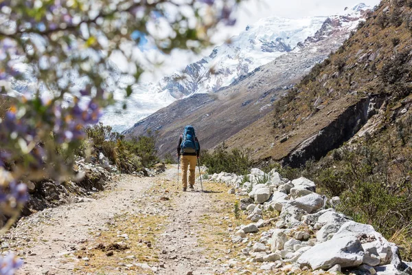 Cordillera dağlarında yürüyüş sahne