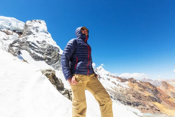 Cordillera dağlarında yürüyüş sahne