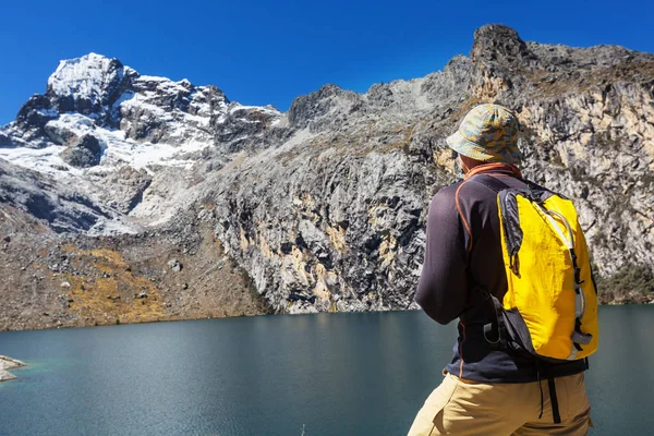 Escena de senderismo en las montañas Cordillera —  Fotos de Stock