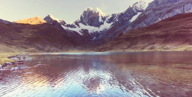 Güzel dağlarının Cordillera yükseltisidir manzaralar