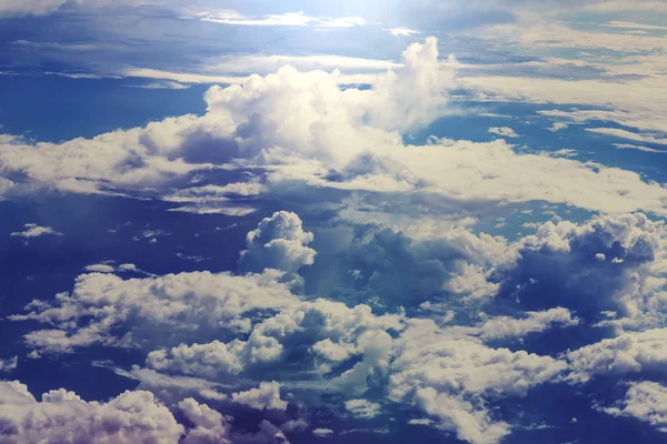 Bulutların üzerinde harika bir manzara — Stok fotoğraf