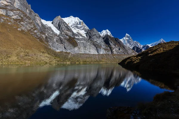 美丽的山川风景在科迪勒拉瓦 — 图库照片