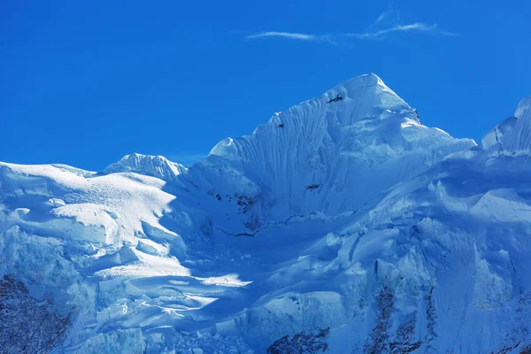 Wunderschöne berglandschaften in cordillera huayhuash — Stockfoto