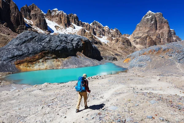 Pěší turistika scéna v pohoří Cordillera — Stock fotografie