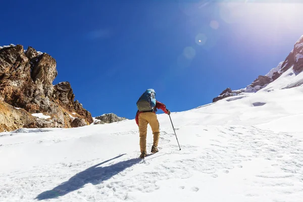 Túrázás hegyekben Cordillera jelenet — Stock Fotó