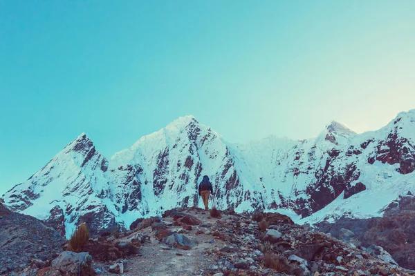 徒步旅行在科迪勒拉山系的场景 — 图库照片