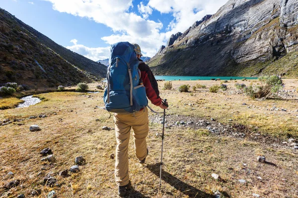 Túrázás hegyekben Cordillera jelenet — Stock Fotó