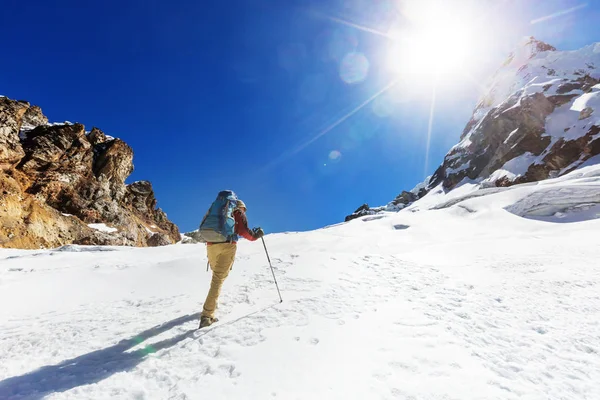 Pěší turistika scéna v pohoří Cordillera — Stock fotografie