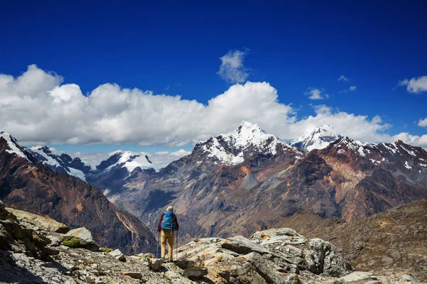 Hiking scene in Cordillera mountains — Stock Photo, Image
