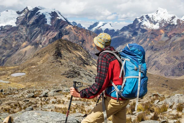 Pěší turistika scéna v pohoří Cordillera — Stock fotografie