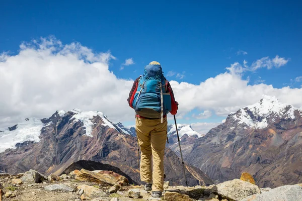 Túrázás hegyekben Cordillera jelenet — Stock Fotó