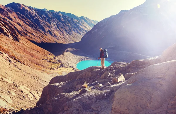 Wandelen scène in Cordillera bergen — Stockfoto