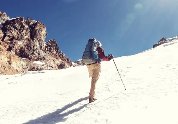 Cordillera dağlarında yürüyüş sahne