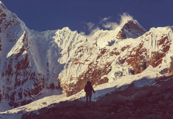 Vandring scen i Cordillera berg — Stockfoto