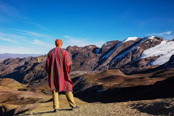 Piesze wycieczki sceny Vinicunca, w regionie Cuzco, w Peru — Zdjęcie stockowe