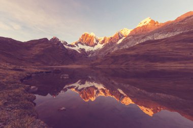 Cordillera yükseltisidir güzel dağ manzarası