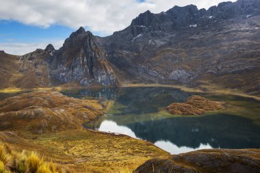Cordillera yükseltisidir güzel dağ manzarası