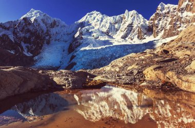 Cordillera yükseltisidir güzel dağ manzarası