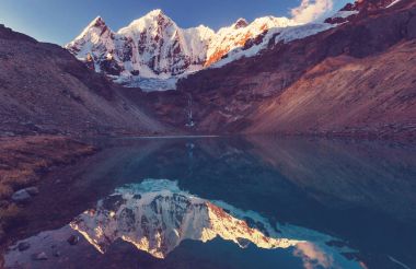 Cordillera yükseltisidir güzel dağ manzarası